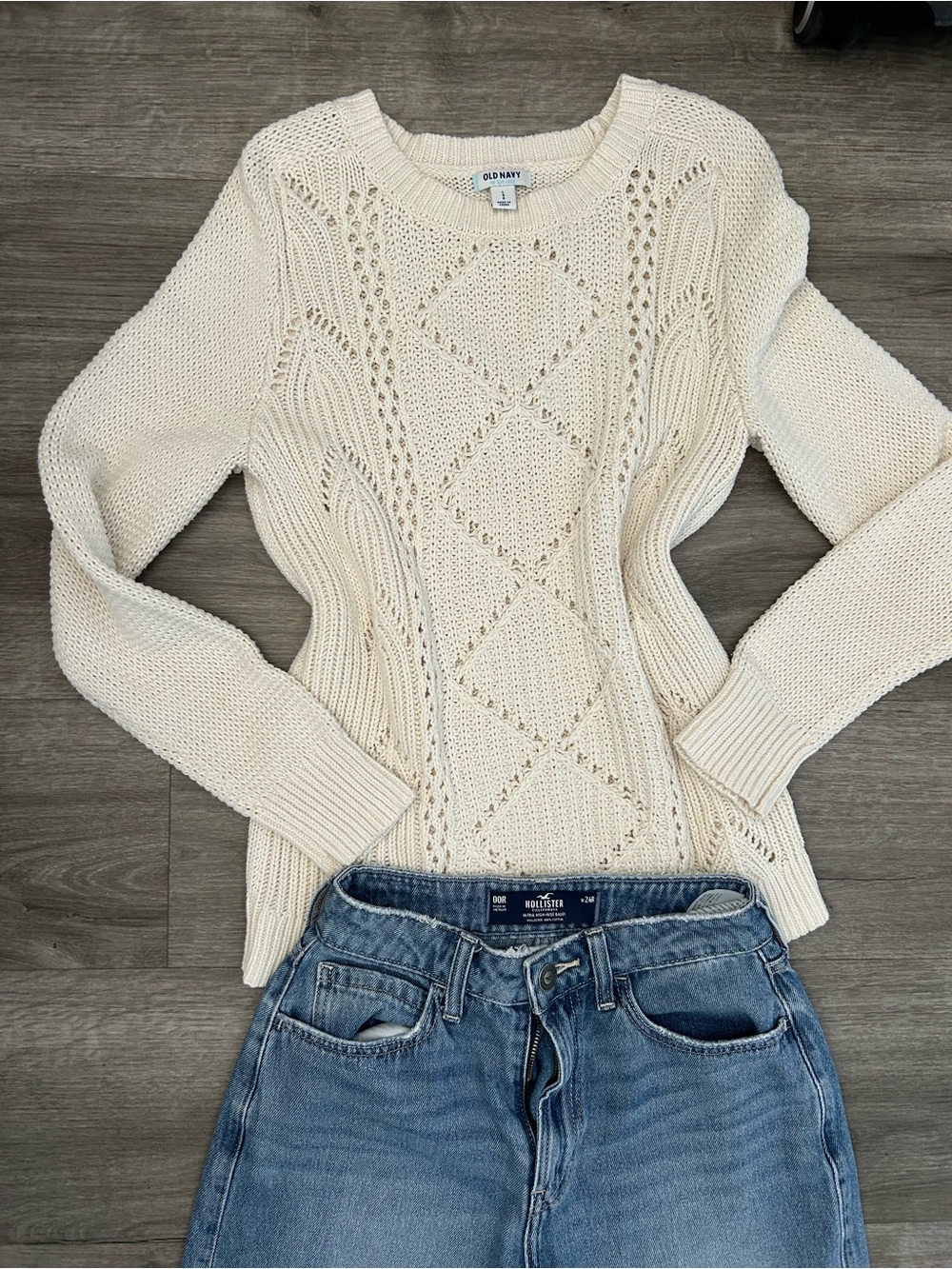 Old Navy Cream Cable Crewneck Sweater